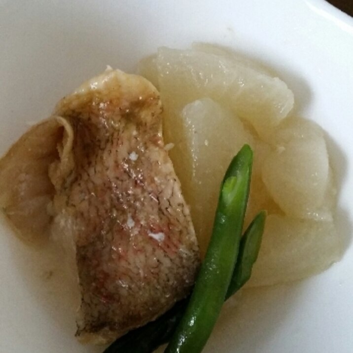 シリコンケースで楽チン☆赤魚と冬瓜の塩煮